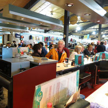 手早くさっと済ませる食事向きの店です