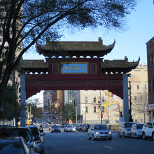 中華街と言えば、こうした門が目印です