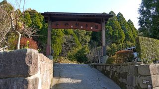 素晴らしいところ　有料の駐車場は市役所隣　無料の駐車場は城山橋の渡ったところにある