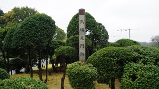 道路の拡幅工事によって撤去