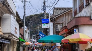 昔ながらの風情も楽しめる日本の三大朝市のひとつ