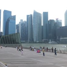 ラッフルズ プレイスの高層ビル群 