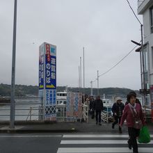 雨の日は足下にお気をつけ下さい