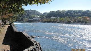 琵琶湖を源流とし、滋賀県では「瀬田川」、京都府では「宇治川」、大阪府に入って「淀川」と名前を変え大阪湾に注いでいます。