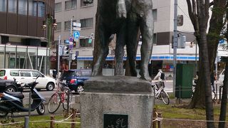 大きくないが躍動感がある