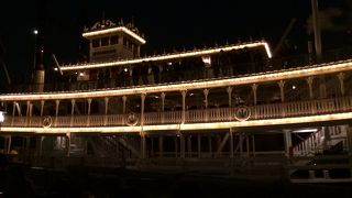 本物の蒸気船です