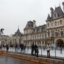 パリ市庁舎広場のアイススケート