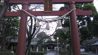 京急蒲田駅近くの小さな神社