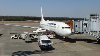 のどかな田園地帯にある、熊本空港。