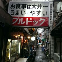 路地の中に