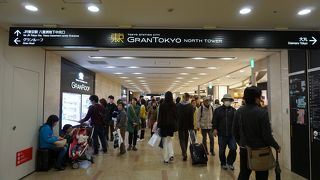 八重洲中央口からグランスタに向かう通路沿い