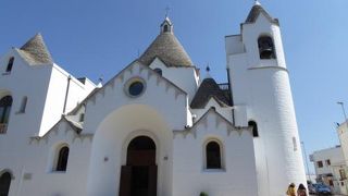 可愛いトゥルッリ教会はやっぱり必見♪