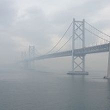 霧のかかった瀬戸大橋