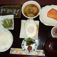 和朝食。ご飯が多めなので、次からは半分にしてもらいました。