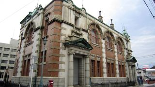 東京駅の設計者が設計。