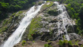 迫力がある滝です