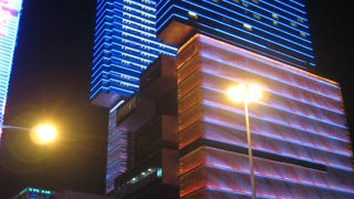 奇抜な建物が目立つ。香港系のカジノ