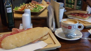 大きなアウトレット　