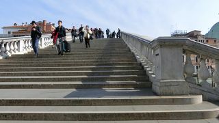 カナルグランデ大運河にかかる太鼓橋です