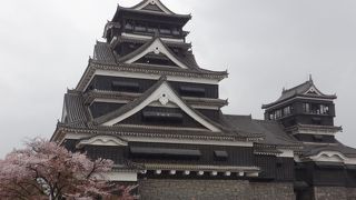 再建された天守閣