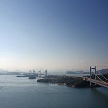 鷲羽山から見る瀬戸大橋。