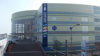 ラウンドワンのビル