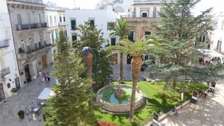 Palazzo Ducaleに囲まれた南国風な広場♪