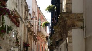 バロック様式の装飾が美しいメインストリート♪