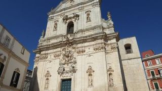 壮麗な建物に囲まれた優雅な雰囲気♪