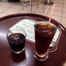 ロングブラックとショートブラックのアイスコーヒーです。