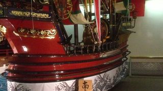 独特な長崎お祭り「長崎くんち」の豪華な飾り船が展示