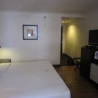 客室は広くてベッドもワイド