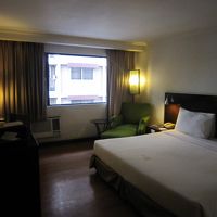 クーラーの音が非常に激しくて、かと言ってオフにすると暑くて寝