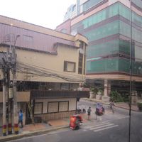 ホテル前の通り　立地条件は最高