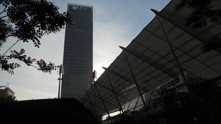 八重洲口の高層ビル