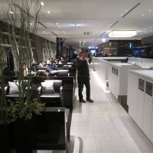 羽田空港国際線 ANAラウンジ (110番ゲート付近)