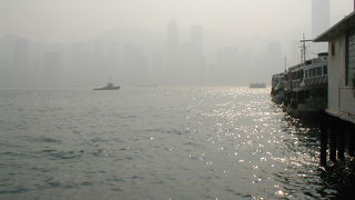 香港島と九龍を結ぶフェリー