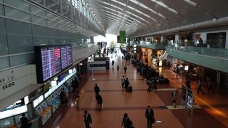 国際線への乗り継ぎに