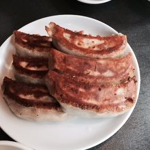 普通の餃子の2倍位のボリューム