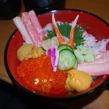 店お勧めの海鮮丼