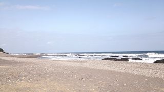 公園の中にあり、便利な海水浴場