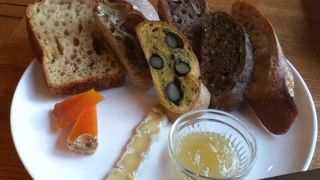 パンを楽しむパン