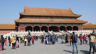 中央の石段は立ち入り禁止になっています