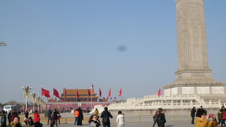 広い敷地の周囲は中国を代表する施設ばかりです