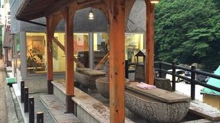 足湯が充実していて、景色を見ながら足だけを浸かって、温泉に来た気分が堪能ください。