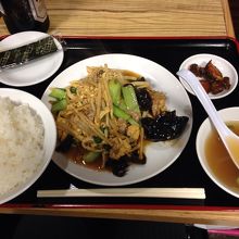 玉子とキクラゲ炒め定食