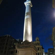 5時半か6時でクローズ後、夜はライトアップされていました