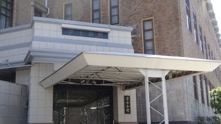 威厳ある建築物