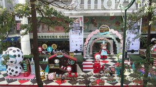 エントランスは季節感があります