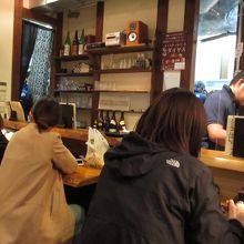 テーブル席とカウンター席